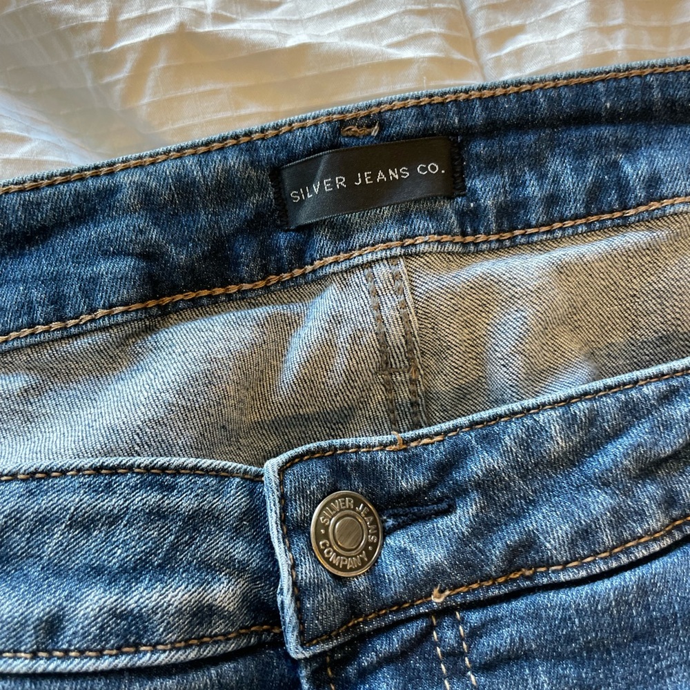 Silver Jeans Co. Boyfriend Cut Medium Wash Distressed Size 22